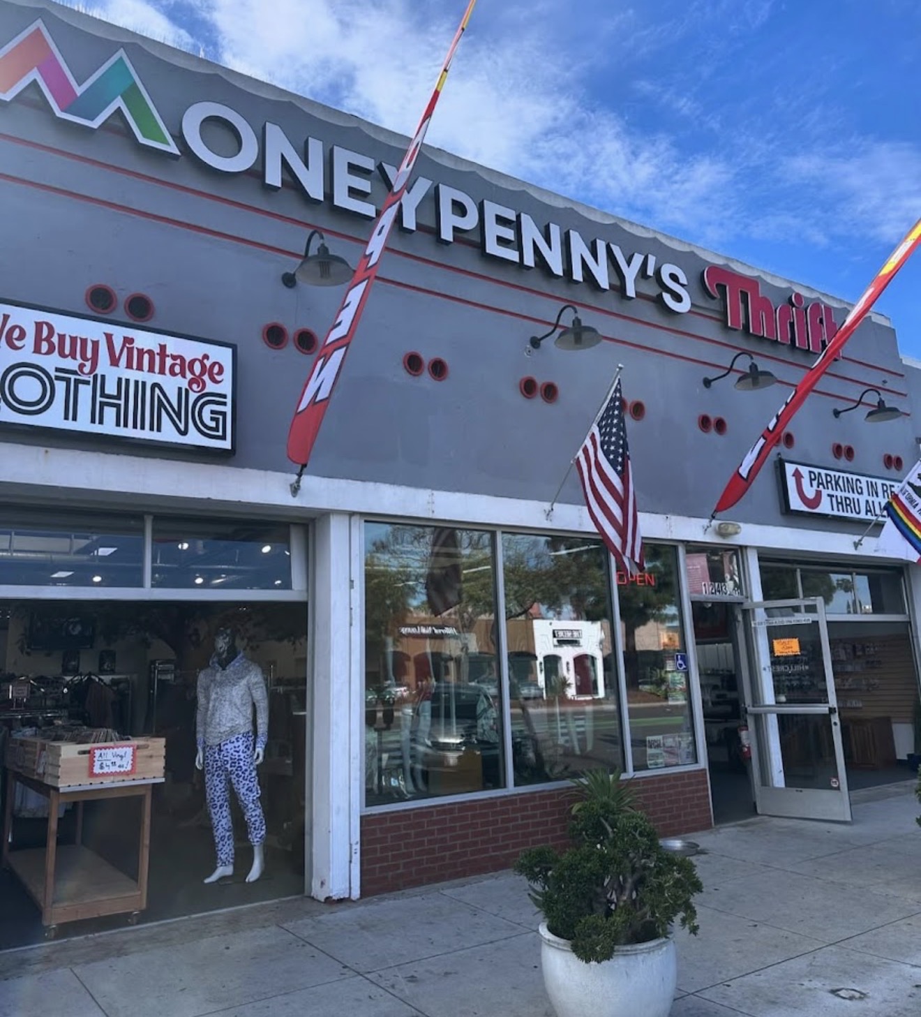 Mission Hills local storefronts